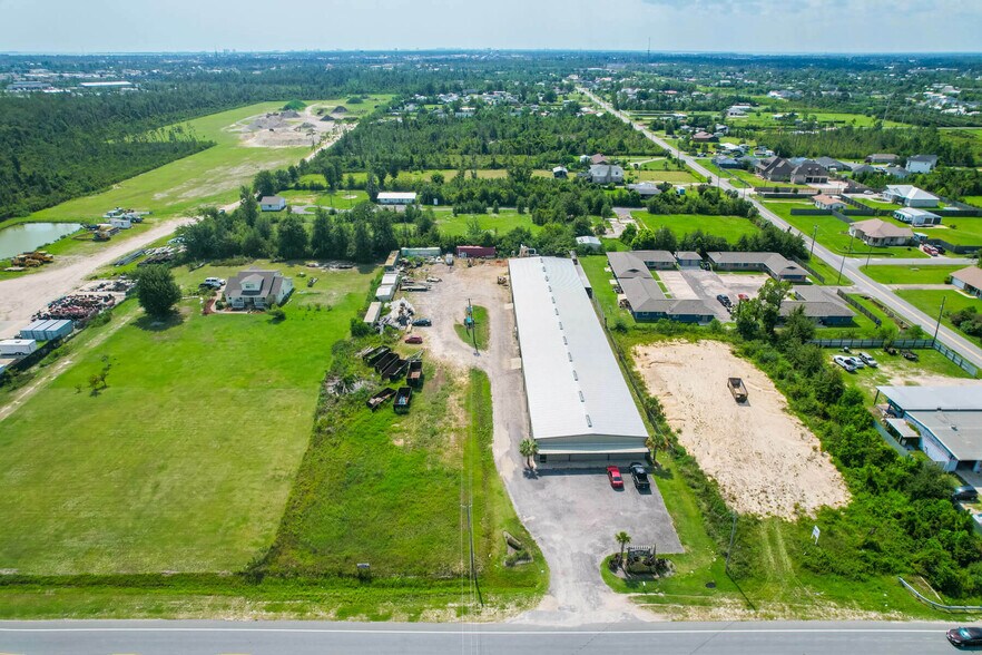 More Photos Of 2325 Transmitter Rd, Panama City Warehouse For Sale