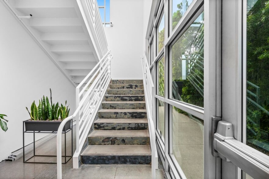 More Photos Of 1245 Factory Pl, Los Angeles Loft Creative Space For Lease