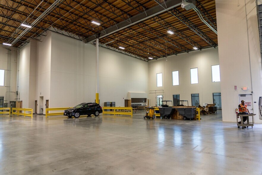 More Photos Of Rogers Rd, Patterson Industrial For Lease