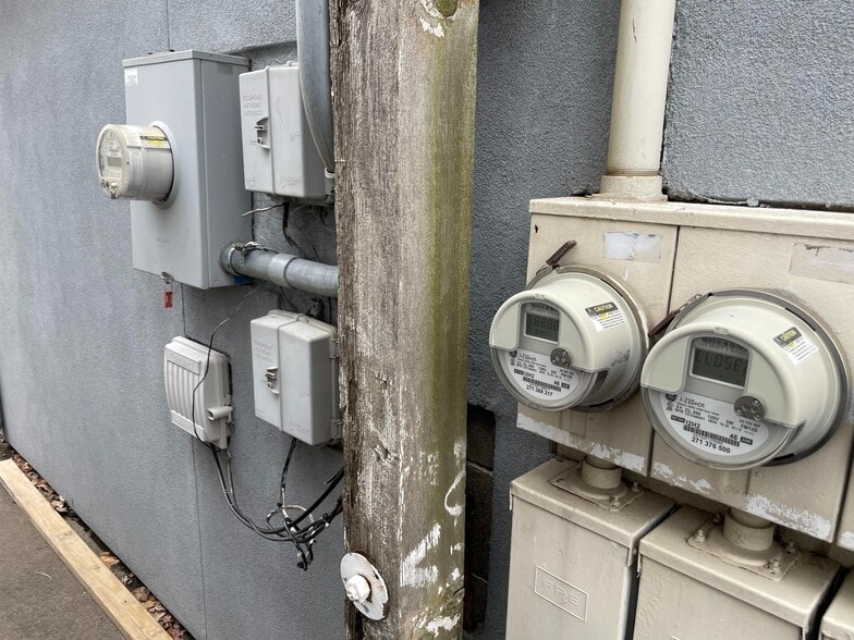 More Photos Of 421 S Addison Rd, Addison Storefront Retail Office For Lease