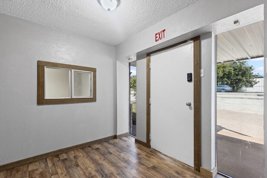 More Photos Of 4715 Turner Warnell Rd, Arlington Warehouse For Sale