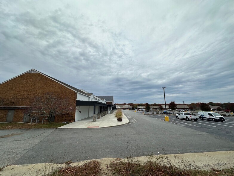 More Photos Of 71-101 Carver Rd, Plymouth Unknown For Lease