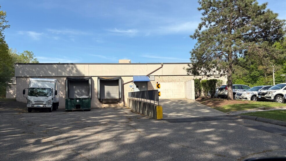 More Photos Of 8 Forest Pky, Shelton Manufacturing For Lease