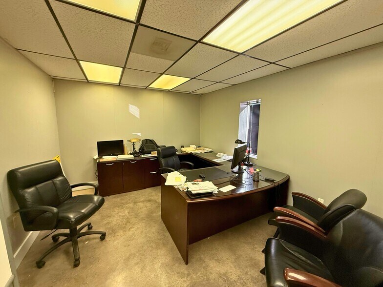 More Photos Of 1071 Boulder Rd, Greensboro Warehouse For Sale