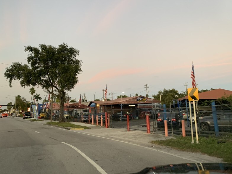 More Photos Of 924 NE 4th Ave, Fort Lauderdale Auto Dealership For Sale