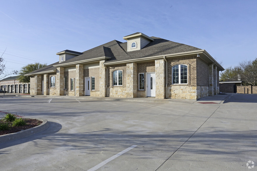 Primary Photo Of 3313 Naaman School Rd, Garland Office For Lease