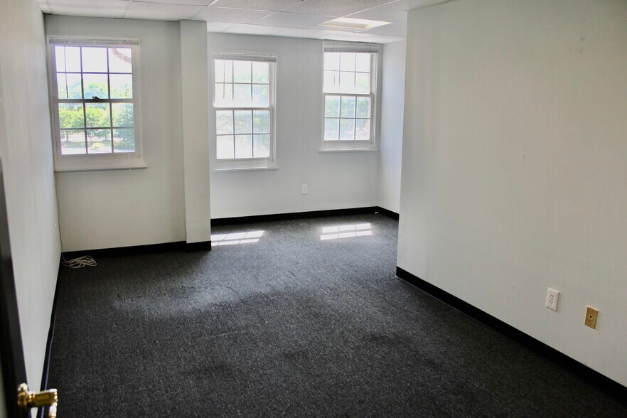 More Photos Of 1835 Forest Dr, Annapolis Office For Sale
