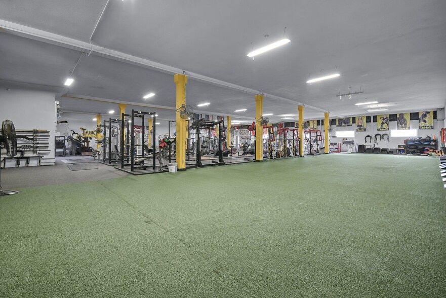 More Photos Of 1908 State St, Granite City Health Club For Sale