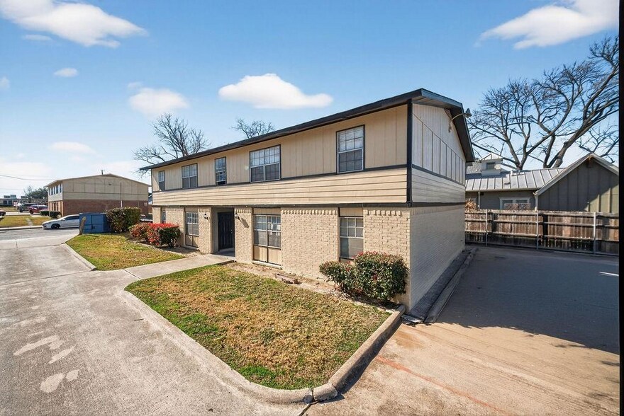 More Photos Of 717 E Texas St, Grapevine Apartments For Sale