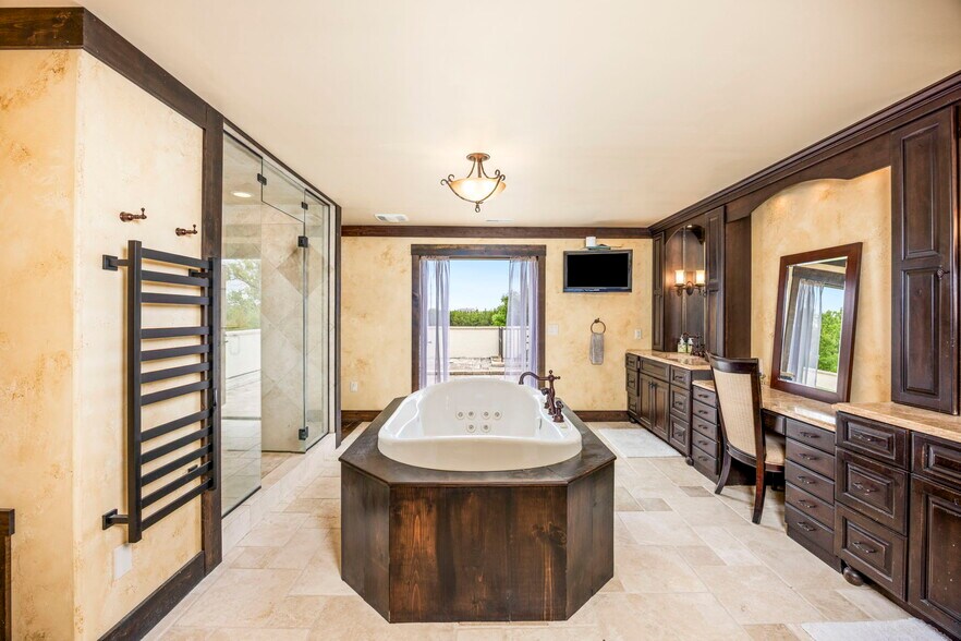 More Photos Of 4122 186th Blvd, Russell Specialty For Sale