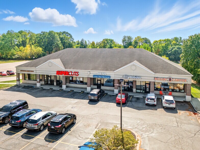 More Photos Of 2250 Lake Lansing Rd, Lansing General Retail For Sale