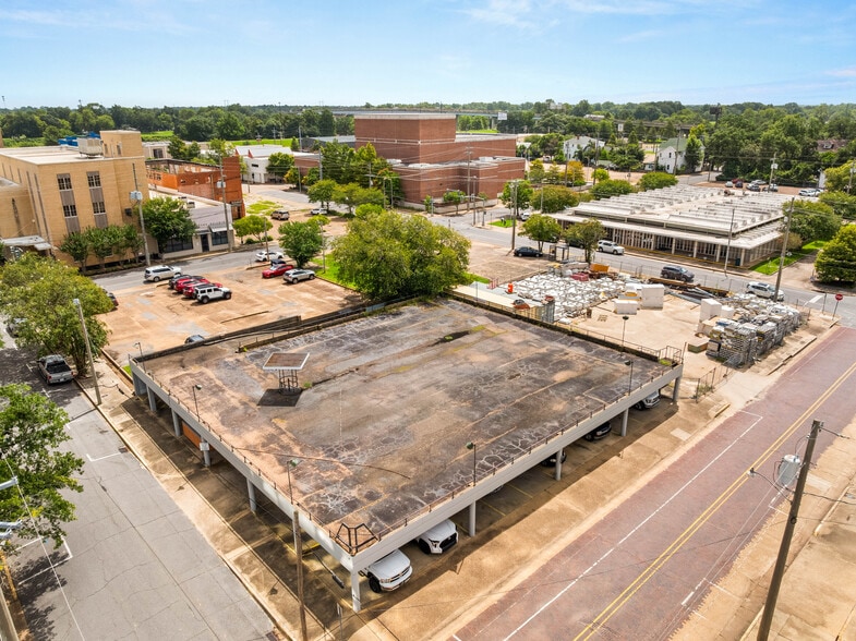 Primary Photo Of 429 Johnston St, Alexandria Parking Garage For Sale