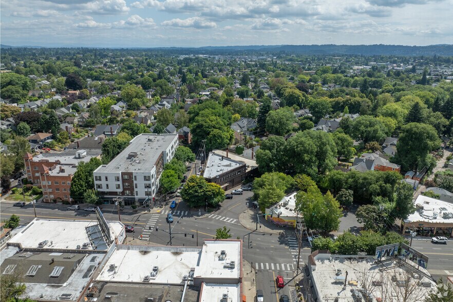 More Photos Of 1960 SE Hawthorne Blvd, Portland Apartments For Sale