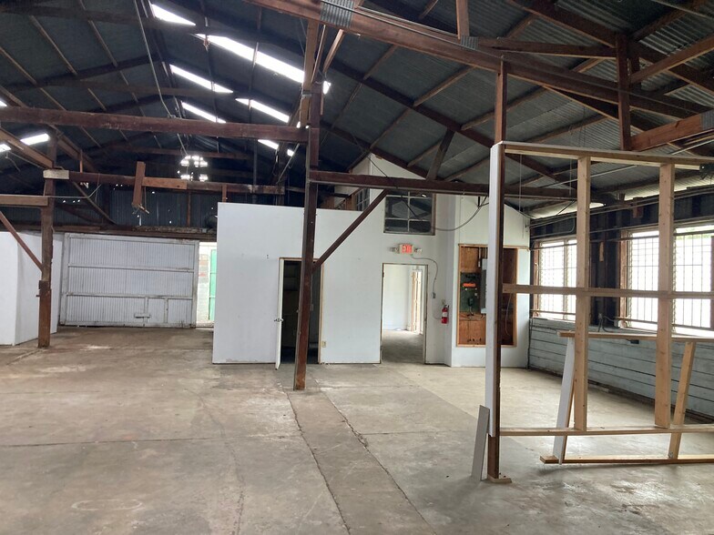 More Photos Of 1717 W Arch St, Tampa Industrial For Sale