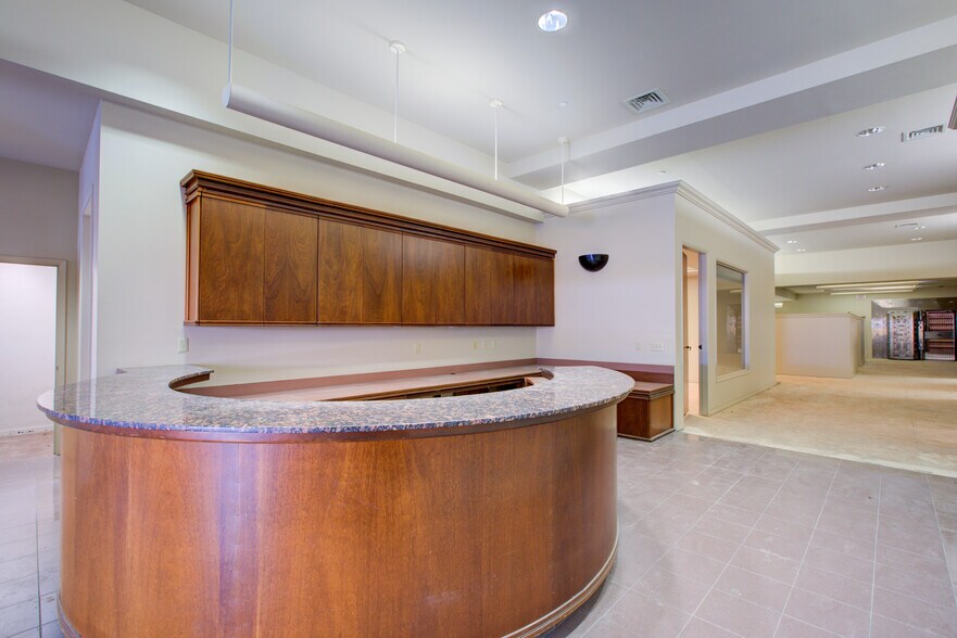 More Photos Of 817-819 10th St, Modesto Office For Lease