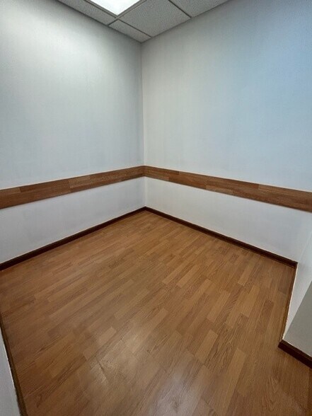 More Photos Of 5500-5518 Nike Dr, Hilliard Office For Sale