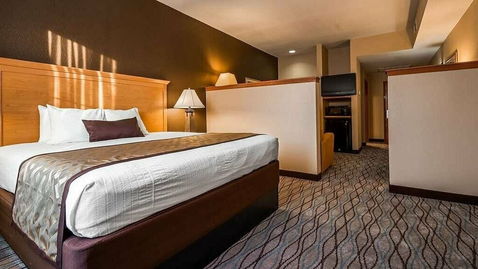 More Photos Of 106 Holiday Ln, Locust Grove Hotel For Sale