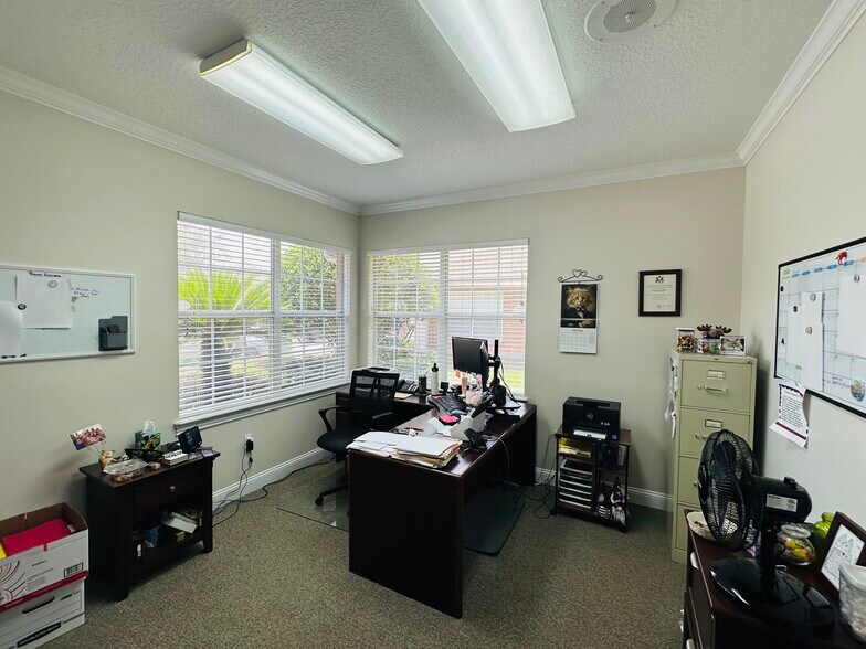 More Photos Of 6817 Southpoint Pky, Jacksonville Office For Sale