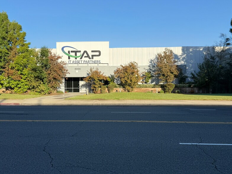 More Photos Of 8966 Mason Ave, Chatsworth Manufacturing For Lease