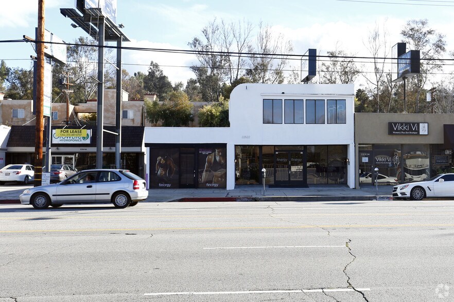 More Photos Of 22520-22522 Ventura Blvd, Woodland Hills Storefront Retail Office For Lease