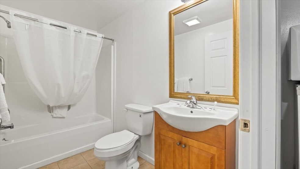 More Photos Of 5 Canada St, Lake George Hotel For Sale