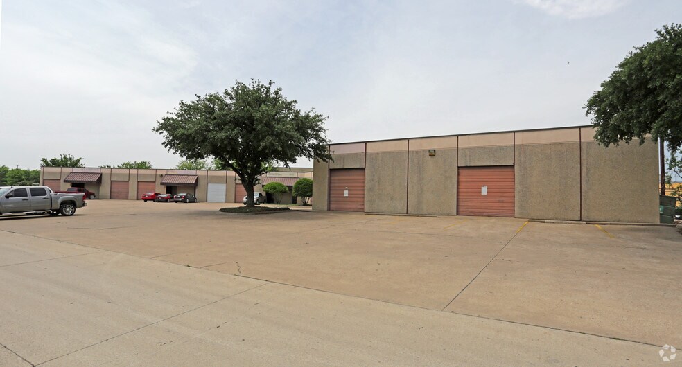 More Photos Of 1315 Colony Ct, Haltom City Distribution For Lease