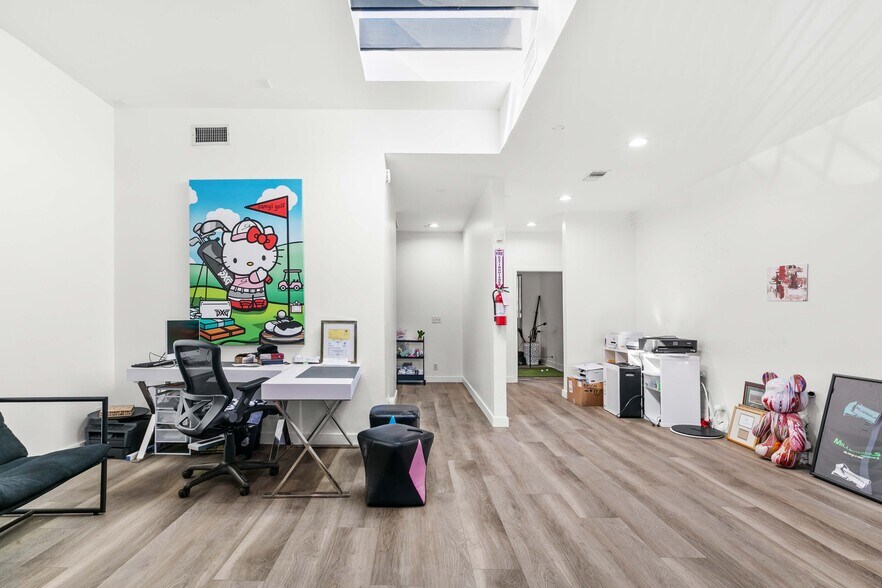 More Photos Of 9925 Commerce Ave, Tujunga Storefront For Sale