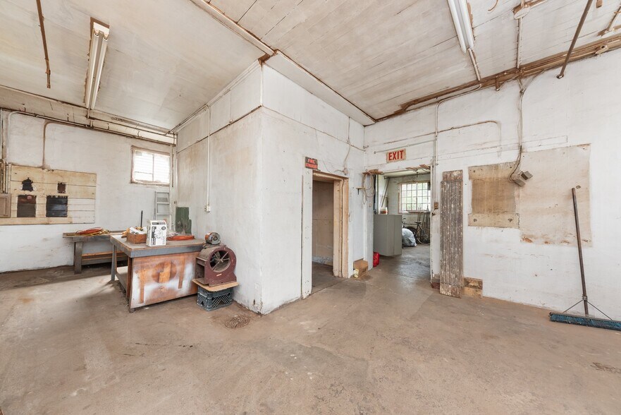 More Photos Of 203 Benson St, Reading Flex For Sale