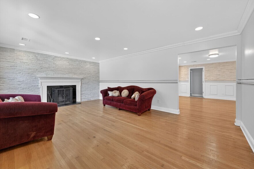 More Photos Of 7205 Livingston Rd, Oxon Hill Office Residential For Sale