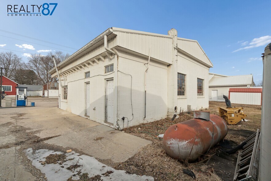 More Photos Of 5913 Troy Mills rd, Coggon General Retail For Sale