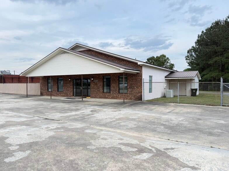 More Photos Of 906 N Breazeale Ave, Mount Olive Auto Dealership For Sale