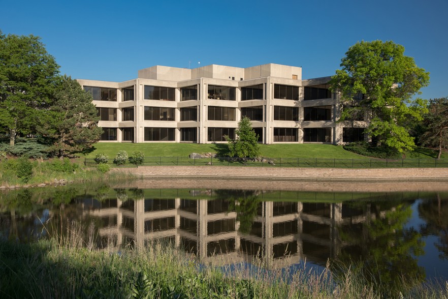 Primary Photo Of 4300 Commerce Ct, Lisle Office For Lease