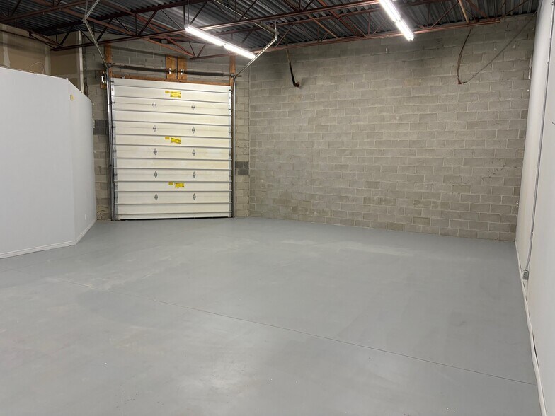 More Photos Of 667 Welham Rd, Barrie Warehouse For Lease