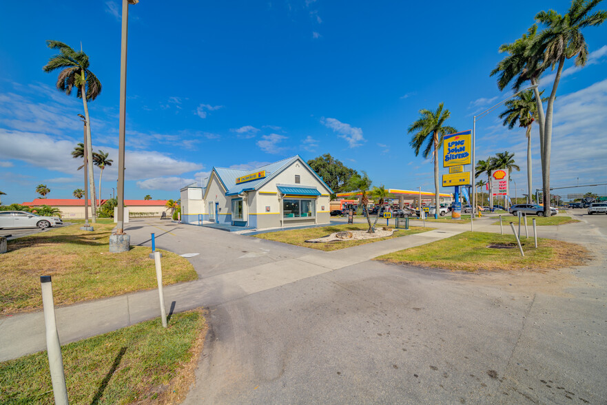 Primary Photo Of 20 SE 1st Ave, Florida City Fast Food For Lease