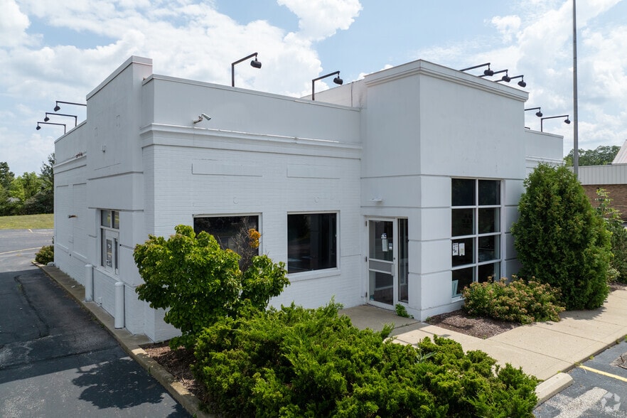 More Photos Of 1245 Pearl Rd, Brunswick Fast Food For Lease