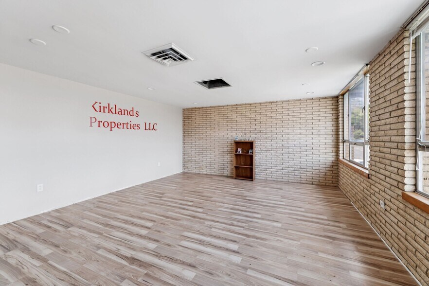 More Photos Of 506 College St W, Fayetteville Office Residential For Sale