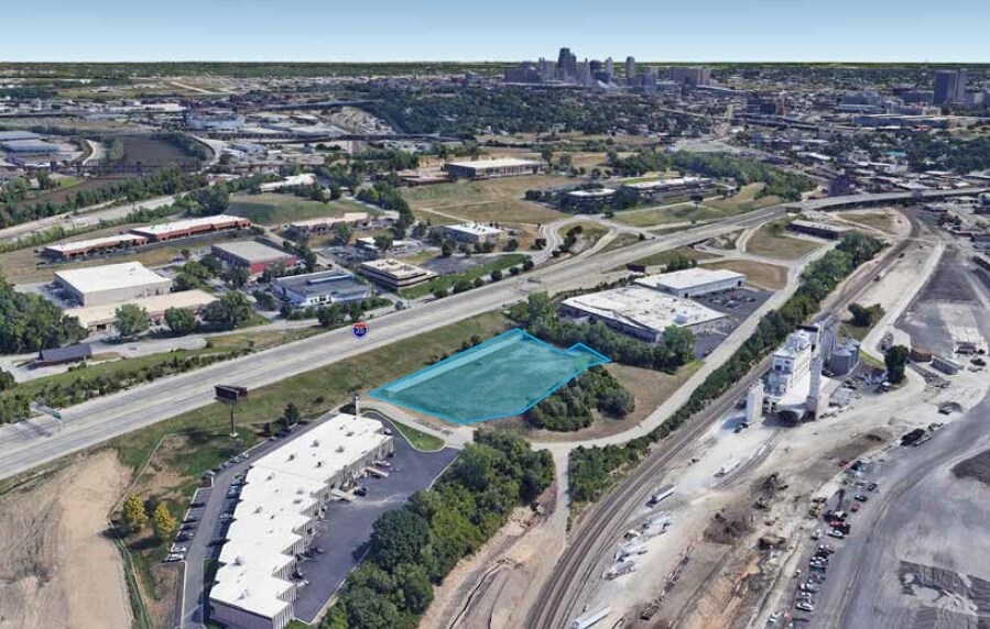 More Photos Of Adams St @ I-35, Kansas City Flex For Lease