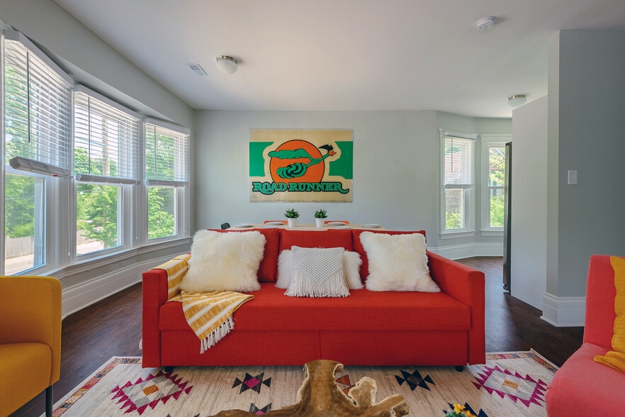 More Photos Of 8116 Kercheval St, Detroit Apartments For Sale