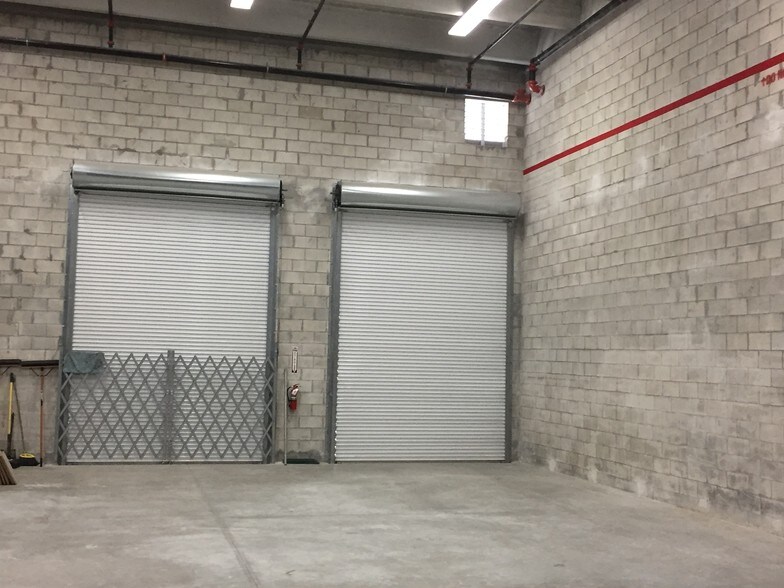 More Photos Of 7900 NW 71st St, Miami Warehouse For Lease