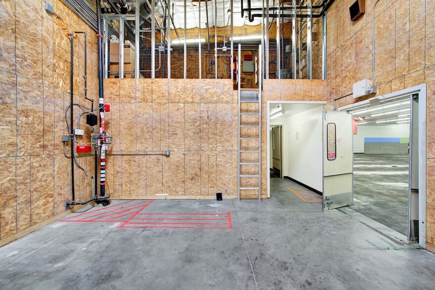 More Photos Of 3340 N Texas St, Fairfield Drugstore For Lease