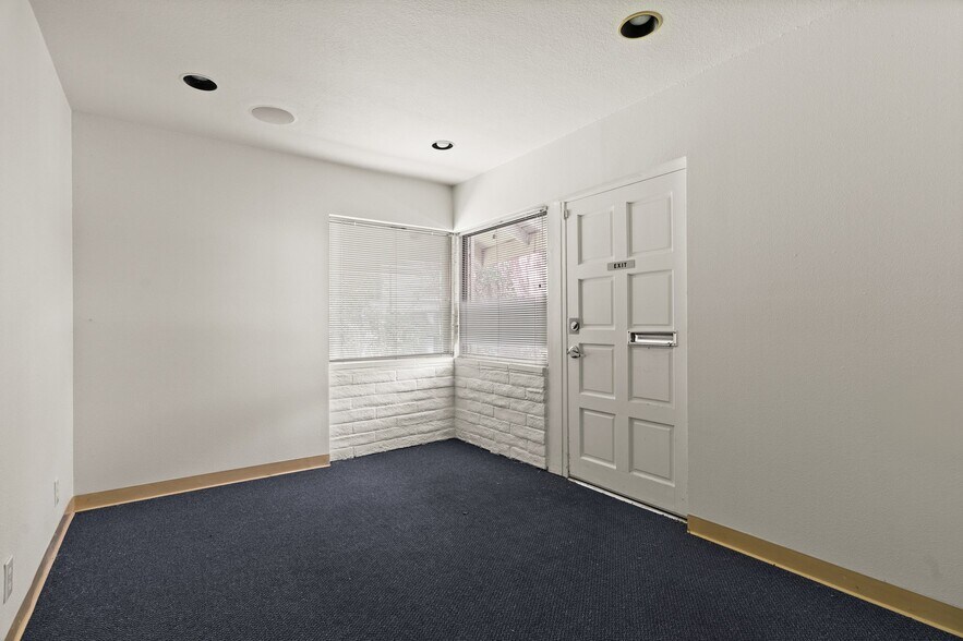 More Photos Of 386-398 Lombard St, Thousand Oaks Medical For Lease