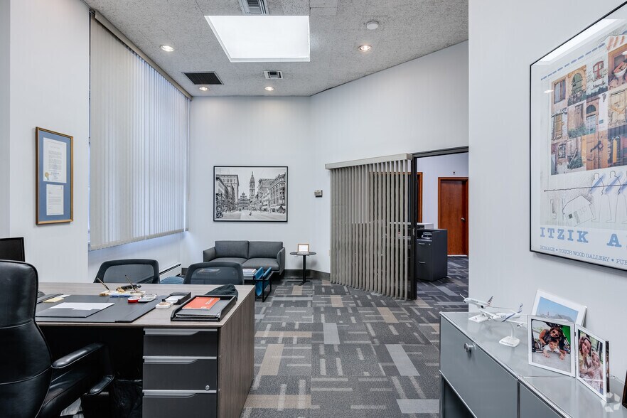 More Photos Of 1511 Walnut St, Philadelphia Office For Lease