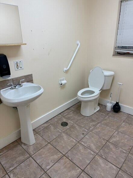 More Photos Of 7604 S Redwood Rd, West Jordan Office For Sale