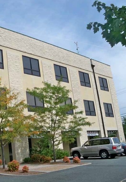 More Photos Of 684 Berkmar Cir, Charlottesville Office For Lease