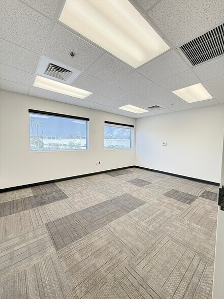 More Photos Of 5402 W Laurel St, Tampa Loft Creative Space For Lease