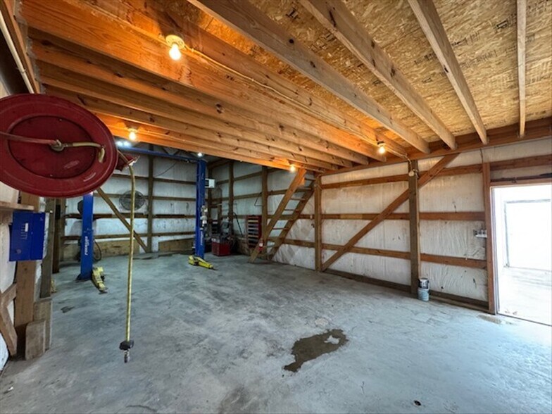 More Photos Of 315 E Maple St, Shelbina Industrial For Sale