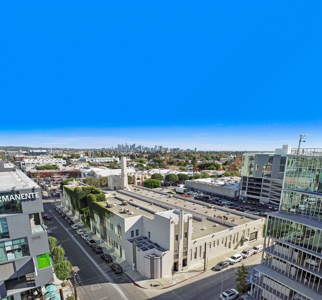 More Photos Of 7000 Romaine St, Los Angeles Showroom For Lease