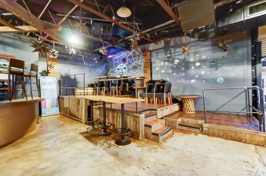 More Photos Of 491 Park St, Columbus Bar For Lease