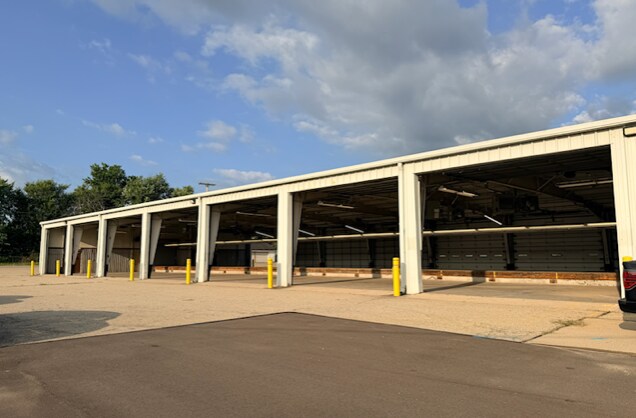More Photos Of 1951 Logan Ave, Hamilton Warehouse For Lease