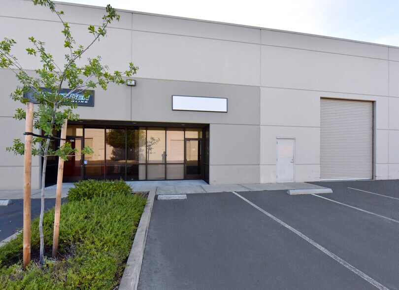 More Photos Of 9820 Dino Dr, Elk Grove Warehouse For Lease